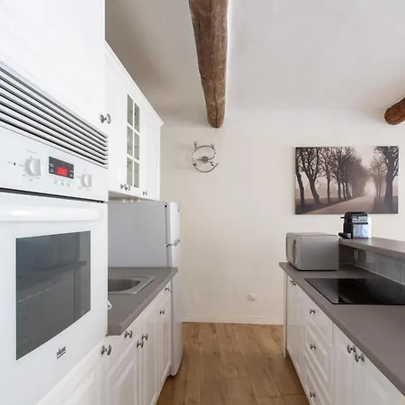 Lejlighed Imperial Furnished Flat